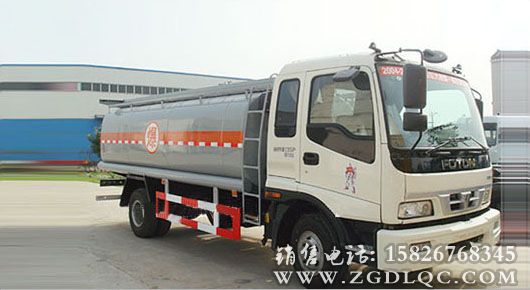 福田輕卡帶臥加油車