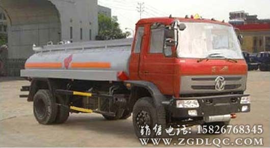 東風EQ1080加油車