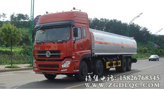 東風天龍前四后八運油車