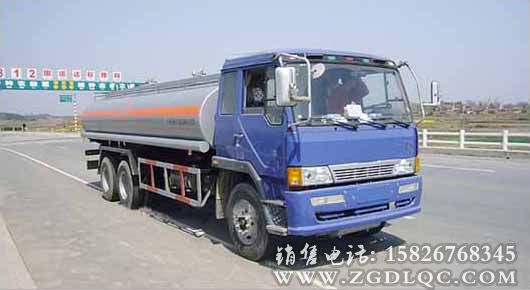 解放后雙橋化工液體運(yùn)輸車(chē)