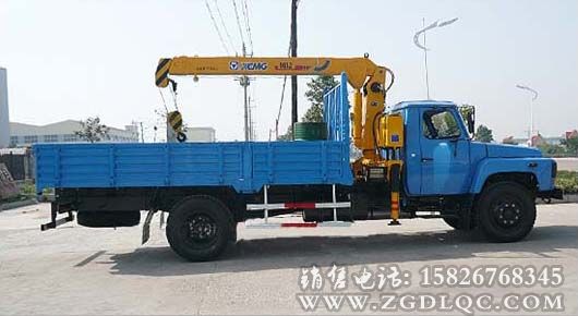 東風(fēng)尖頭汽油機(jī)隨車(chē)起重運(yùn)輸車(chē)