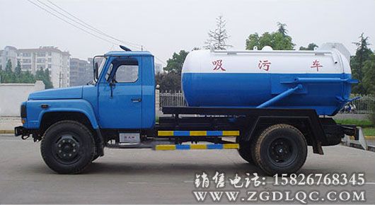 東風(fēng)尖頭汽油機(jī)真空吸污車