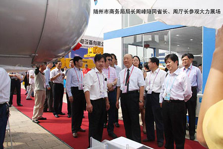 �V����(hu��)���g���I(l��ng)��(d��o)ҕ��չ�^(q��)