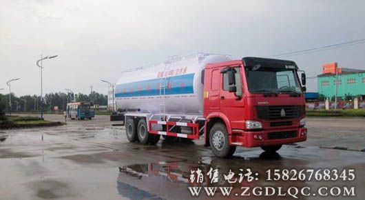 斯太爾后雙橋粉粒物料運輸車