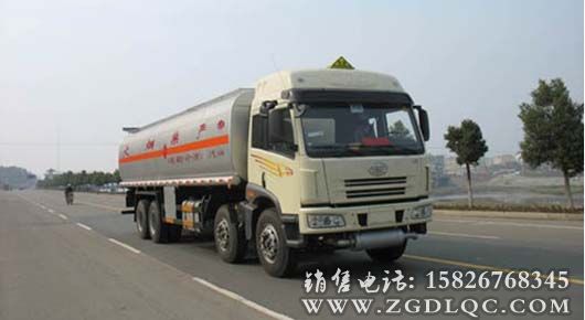 解放前四后八加油車