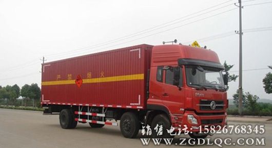 東風(fēng)前四后爆破器材運輸車