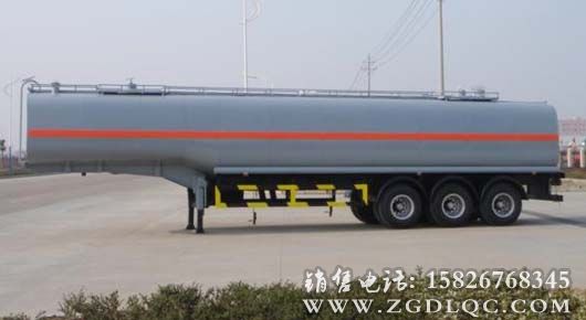 化工液體運(yùn)輸半掛車