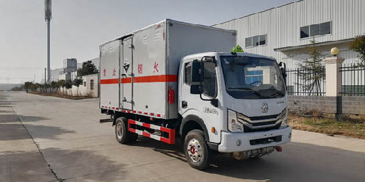 東風(fēng)腐蝕性物品廂式運(yùn)輸車