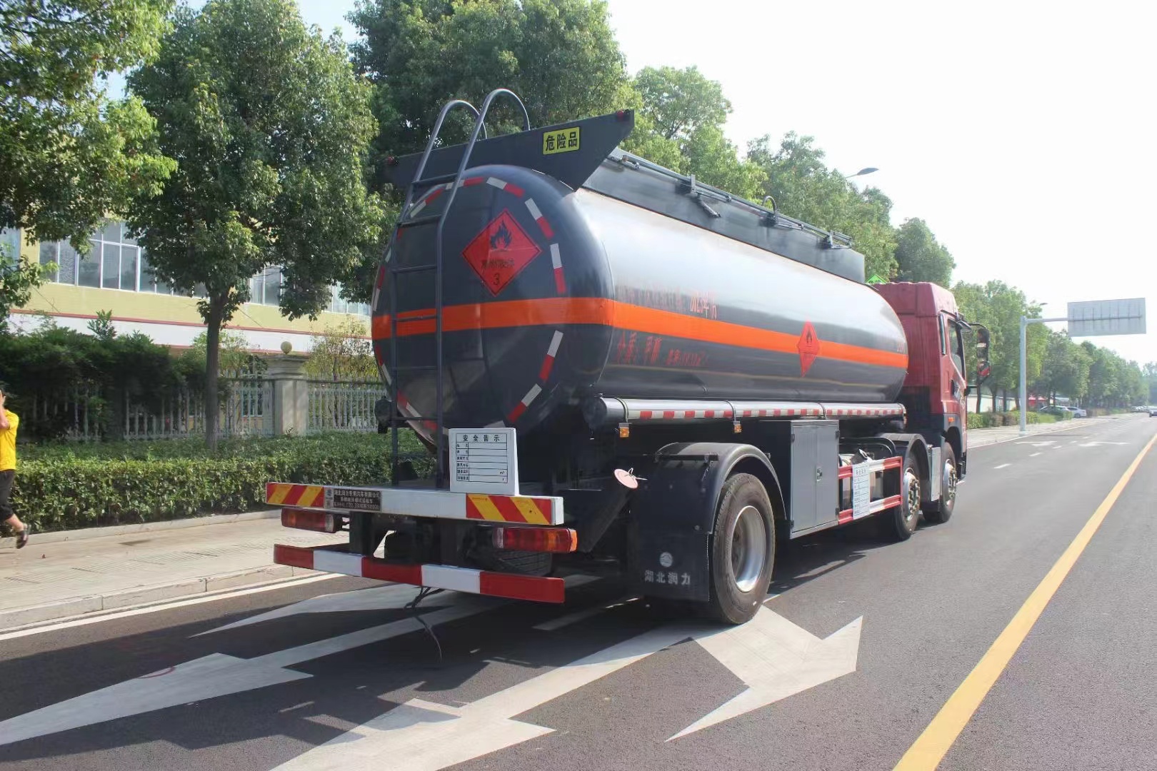 ���JK6С���S��ȼҺ�w��ʽ�\(y��n)ݔ܇